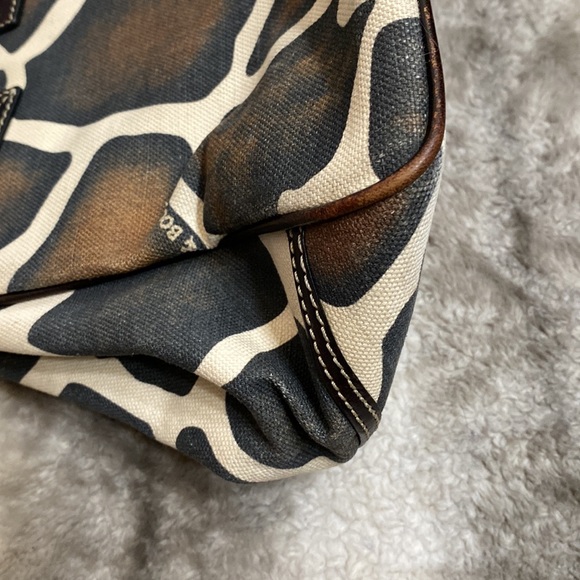 Dooney & Bourke Giraffe print shoulder bag - Picture 8 of 13